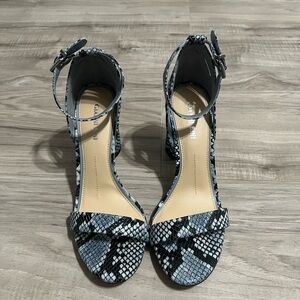 Gianni Bini Linyanne Betty Blue Heels Size 8